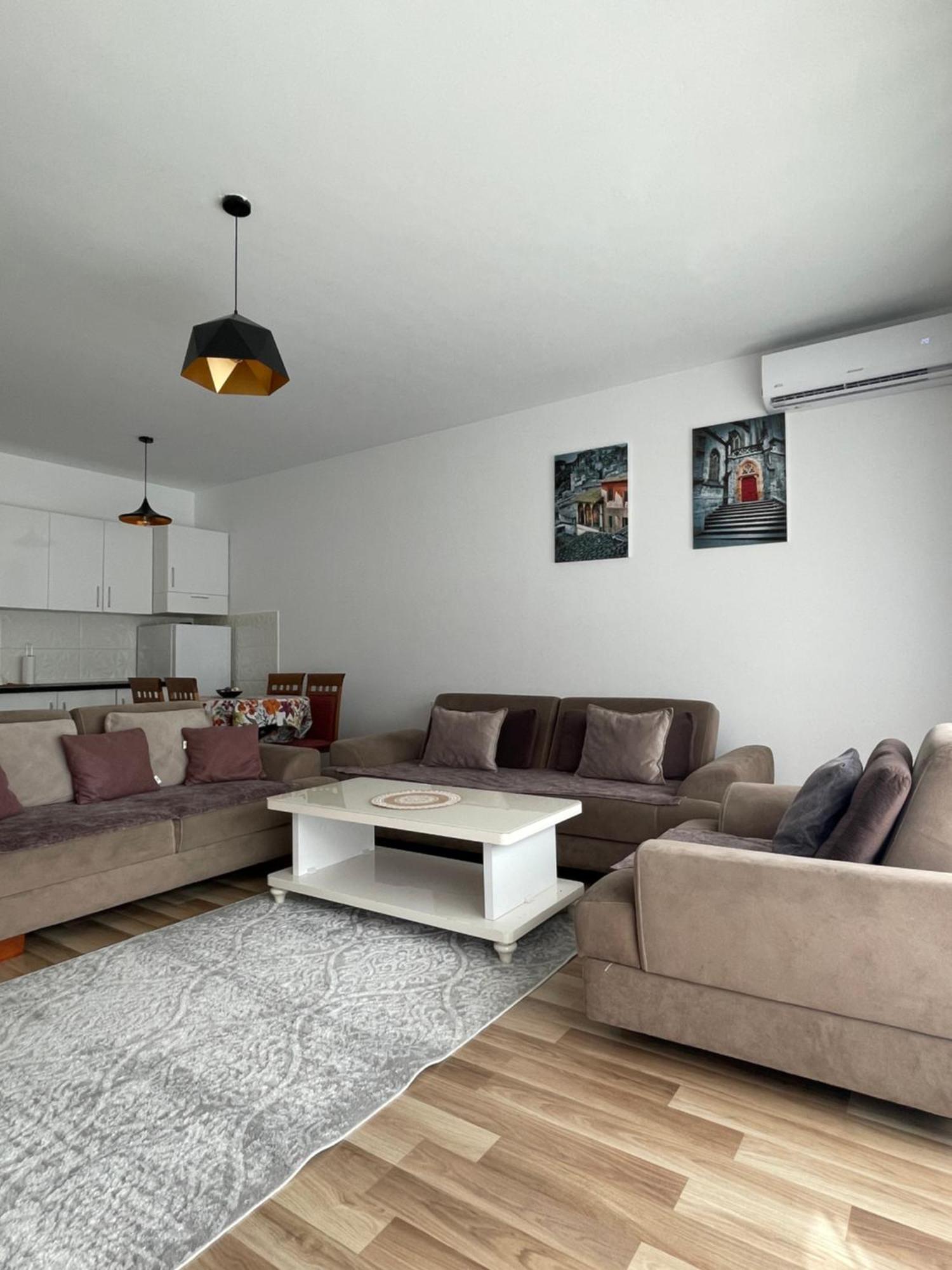 Entire Apartment - Near The Center Pristina Exterior foto